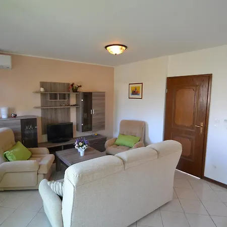 Oliva, Apartment